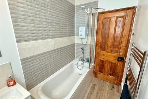 1 The Gables Bathroom
