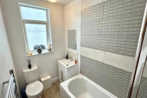 1 The Gables Bathroom