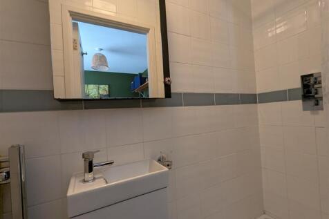 1 Oceanis Shower