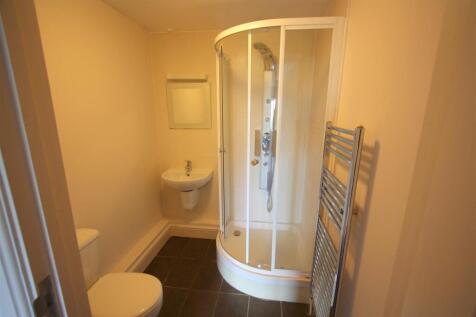 16 Longshore Apartments En Suite Shower