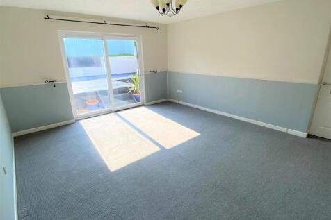 5 Tremear Green Lounge