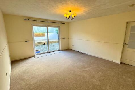 5 Tremear Green Lounge