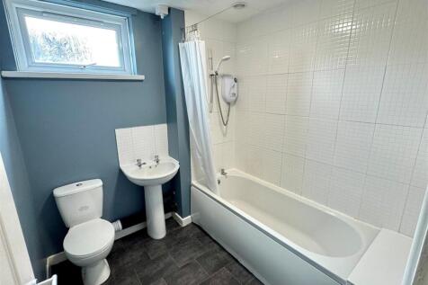 5 Tremear Green Bathroom