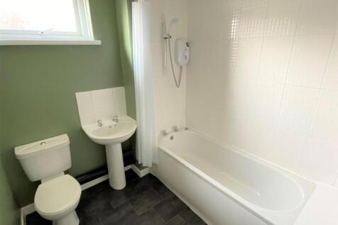 5 Tremear Green Bathroom