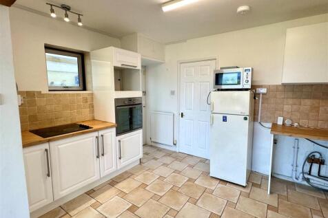 10 Lewarne Road Kitchen
