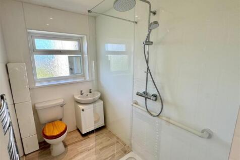 10 Lewarne Road Shower Room