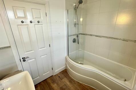 27 Stret Caradoc Bathroom