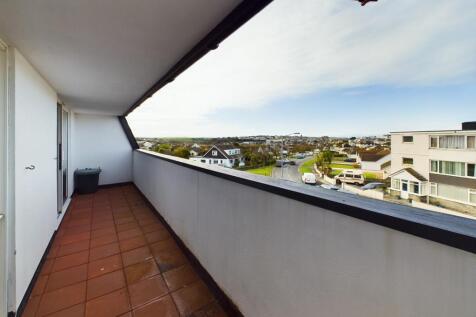 20 Chester Court Front Full Width Balcony