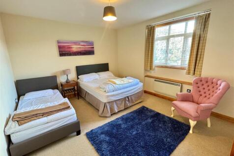 12 The Edge Bedroom 2