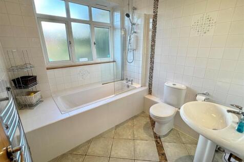 12 The Edge Bathroom