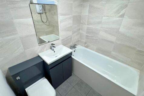 13 Trevelga Court Bathroom