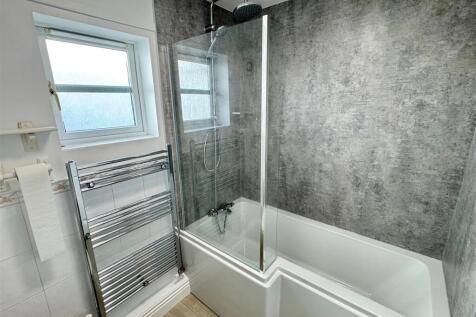 123 Penmere Drive Bathroom
