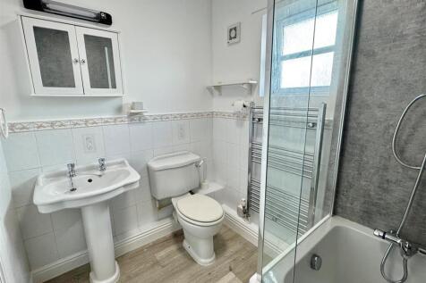 123 Penmere Drive Bathroom