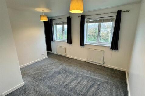 7 School Close Bedroom 1