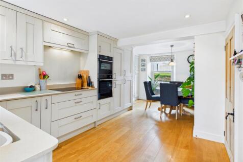 Kitchen Diner.