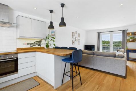 Kitchen to lounge.