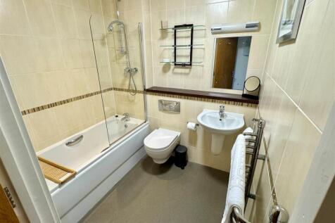 Apartment 25, Ocean 1 Bathroom