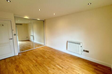 3 Lakeview Court Bedroom 1