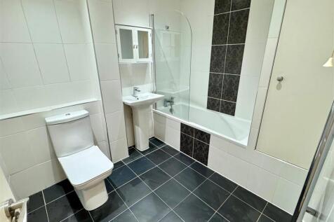 3 Lakeview Court Bathroom