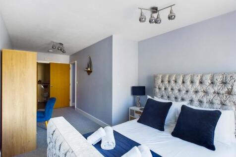 Apartment 8, Ocean 1 - Bedroom One
