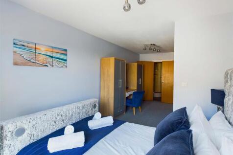 Apartment 8, Ocean 1 - Bedroom One