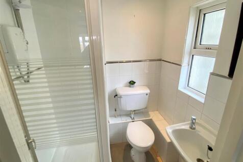 Flat 3, 1 Trenance Road Shower Room