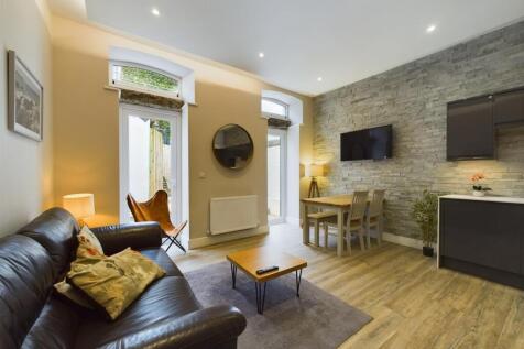 Lounge Kitchen 3