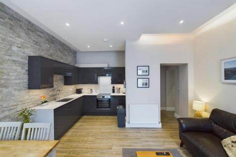 Lounge Kitchen 4