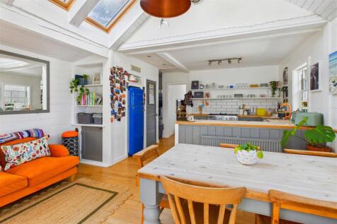 Kitchen Diner.