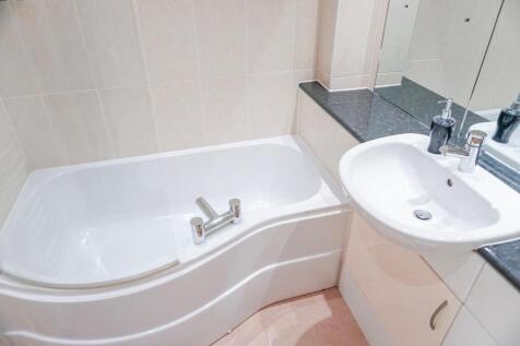 4 Trehellan Heights Bathroom