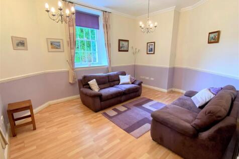 4 Retreat Court Lounge