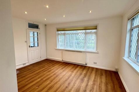 18 Whitegate Road Lounge