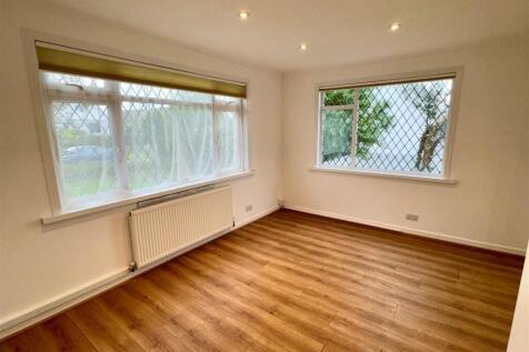 18 Whitegate Road Lounge