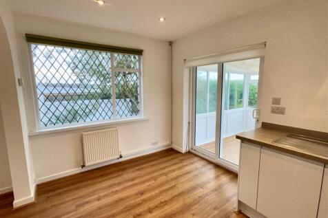 18 Whitegate Road Dining Area