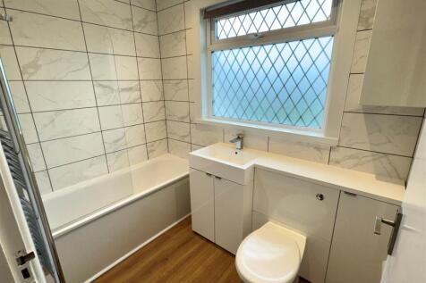 18 Whitegate Road Bathroom