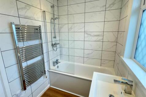 18 Whitegate Road Bathroom