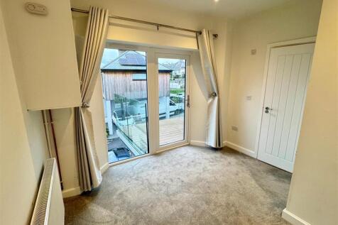 18 St Georges Road Bedroom