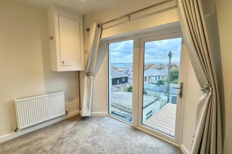 18 St Georges Road Bedroom