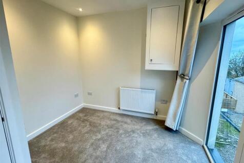 18 St Georges Road Bedroom
