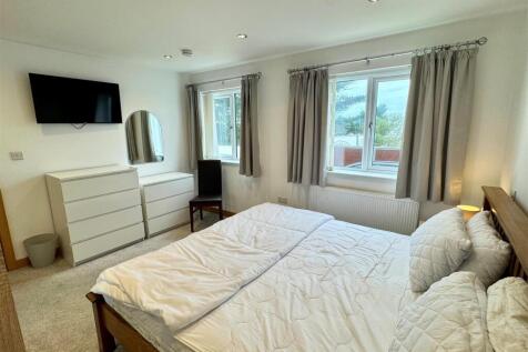 Caledonian House Bedroom 1