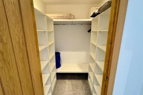 Caledonian House Bedroom 2 Walk-In