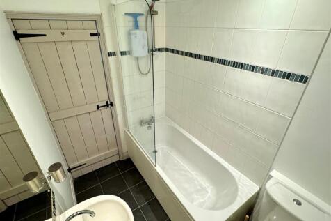 1 Menna Cottage Bathroom