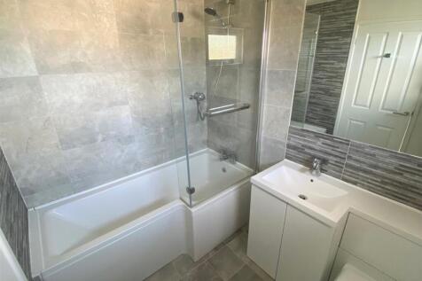 40 Reeds Way Bathroom