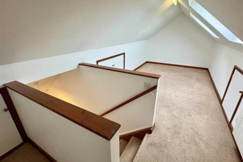 5a Parkland Close Loft Room