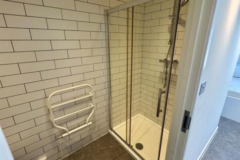 13 Drydock Shower Room
