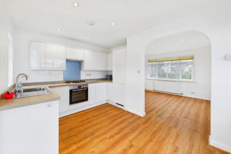 Kitchen/Diner to Lounge