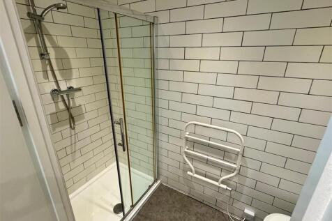 14 Drydock Shower Room