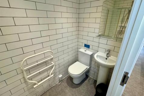 14 Drydock Shower Room