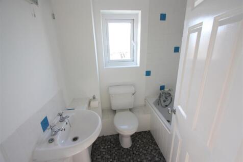 2 Kingsley Court Bathroom