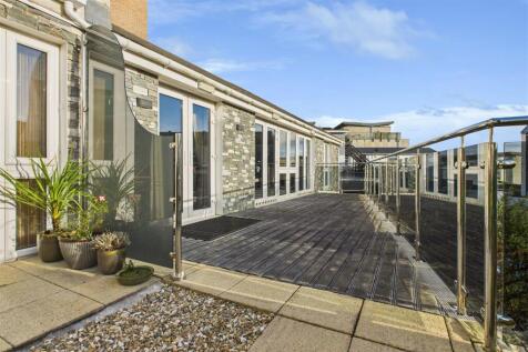 Residents Lounge Patio